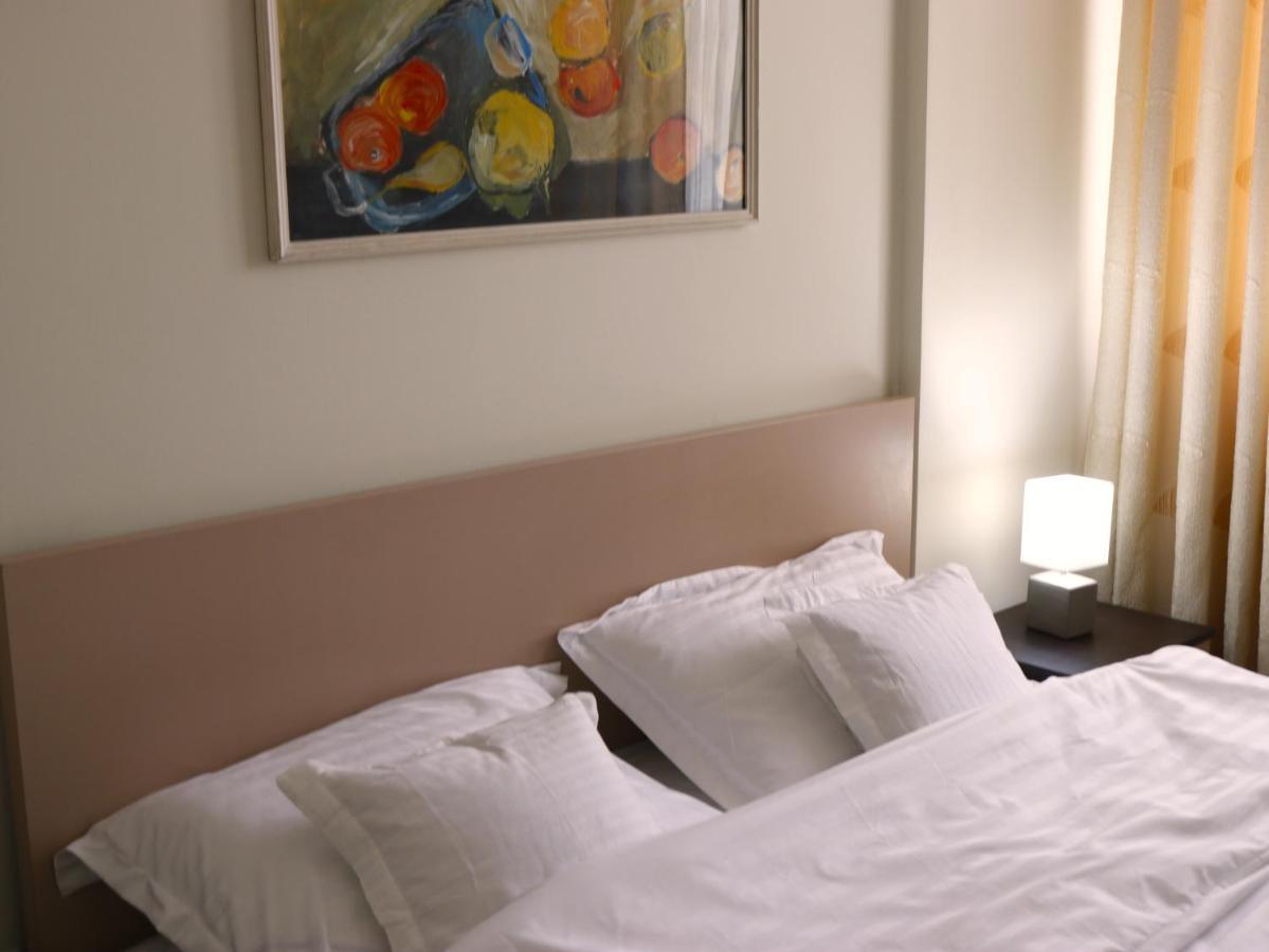 Mina City Center Apartment Amzei Bukares Bagian luar foto